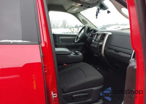 2020 Ram 1500 Classic Warlock 4X4 6'4 Box z USA, uszkodzony, nr VIN 1C6RR7GG4LS109571